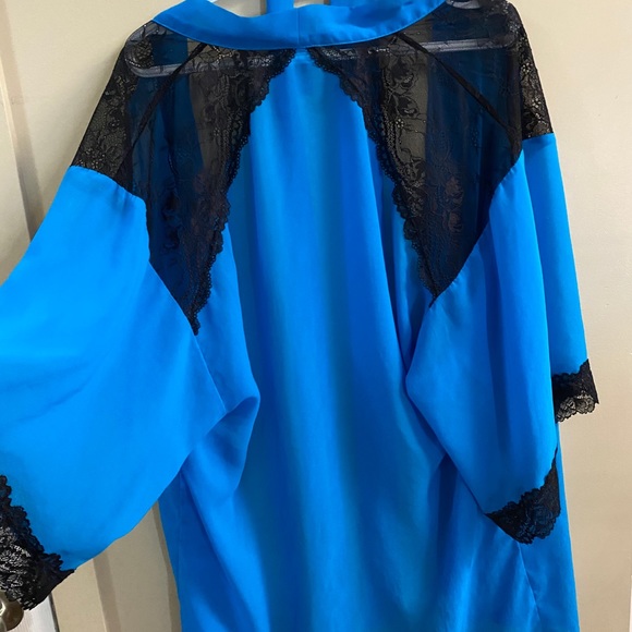 Blue with black lace robe - Picture 5 of 5